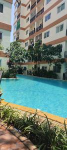 1 Bedroom Furnished Condo Park Lane 812