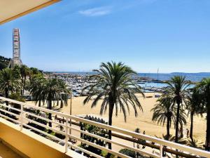 Appartements Appartement T3 lumineux traversant totalement neuf en face de la plage Front de mer vue sur les iles Vue mer panoramique assuree Residence de la plage centre ville du Lavandou 3eme etage avec ascenseur Appartement T3 : photos des chambres