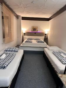 HOSTEL LOVELY ROOMS CITY CENTER, shared Bathroom