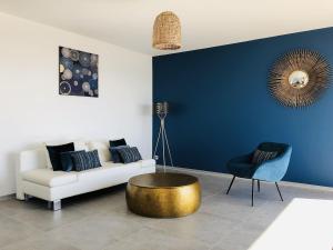 T3 FRONT de mer dernier étage vue mer Petit havre de paix pour vos vacances Emplacement unique vue mer panoramique à 180 degrés pour ce T3 en face de la plage front de mer vue sur les iles 5 et dernier étage avec ascenseur