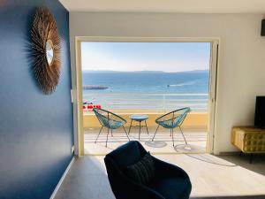 T3 FRONT de mer dernier étage vue mer Petit havre de paix pour vos vacances Emplacement unique vue mer panoramique à 180 degrés pour ce T3 en face de la plage front de mer vue sur les iles 5 et dernier étage avec ascenseur