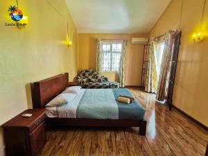 Charismatic 6-beds private spacious family villa with private big pool near beach flic en flac