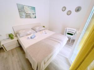 Evergreen & Pinky Apartments close to the Beach 