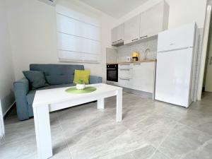 Evergreen & Pinky Apartments close to the Beach 