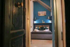 JEF Apartments Fontana di Trevi Loft by Hostand