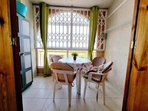 Comfortable apartment near Los Naufragos beach