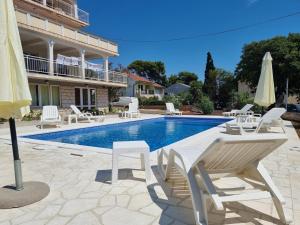 Gordy Hart of the Center Novalja with Pool - 3hvězdičkové hotely ve městě Novalja