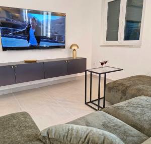 Holiday Home Nino with amazing swimming pool