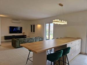 Holiday Home Nino with amazing swimming pool