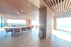 Carnelian Tower Hotel at ForestCity 4117 with WIFI