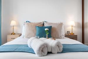 Luxury Apartment - Romantic Retreat - 2 Balcony views Olympic Park & London City Skyline - Nearby Stratford International