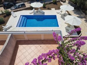 Rooms Gordy in the Center Novalja with Pool - 3hvězdičkové hotely ve městě Novalja