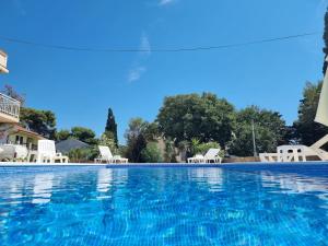 Rooms Gordy in the Center Novalja with Pool 