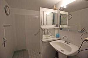 Maisons de vacances Gite Montbrugnaud: 