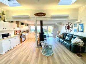 SeaRoos by the Seashore Beach Cottage