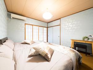 Shinjuku-Okubo sta, 3 min walk-Switch-Movie-Internet-Mobile Wi-Fi