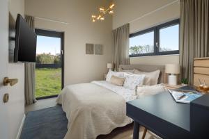 "CASA BELLA VITA" with large SPA and counter-current swimming near the beach!