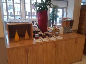 Hotels KYRIAD ORANGE Centre Ville - HOTEL & RESTAURANT & BAR - La Galerie d'Art des Princes - Provence Alpes Cote d'Azur - France - Proche A7-A9 - exit21- Chateauneuf-du-Pape Avignon Bollene Nimes - 24h-24h : photos des chambres