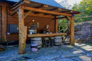 Grenville Gem: Luxury Chalet,Pool & Jacuzzi Oasis