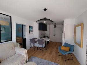 Appartements Evasion en bord de mer - 350m plage - Garage prive : photos des chambres