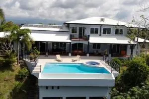 Luxury Villa with Separate Guest house and 360view - Naranjito