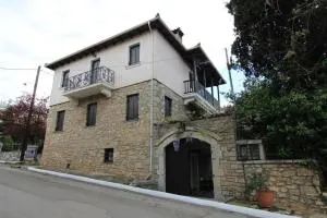 Raise Polydrosos Traditional Getaway - Polydrossos