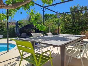 VILLA climatisée, avec 3 Chambres , Piscine, et terrain arboré
