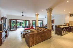 2 Bedroom Private Pool walking distance to the Seminyak beach