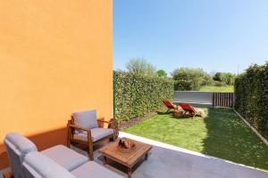 NEW stylish Casa Melisa with 2 gardens and BBQ facilities!