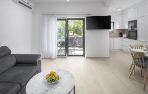 Awesome Apartment In Porec With Wifi