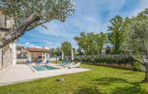 Awesome Apartment In Porec With Wifi