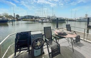 2 Bedroom Lovely Ship In Hellevoetsluis
