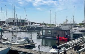 2 Bedroom Lovely Ship In Hellevoetsluis