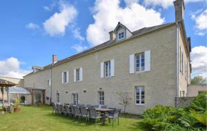 Maisons de vacances Beautiful Home In Vienne-en-bessin With Kitchenette : photos des chambres