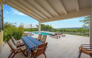 Cozy Home In Koromacno