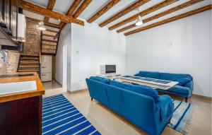 Cozy Home In Koromacno