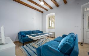 Cozy Home In Koromacno