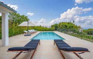 Cozy Home In Koromacno