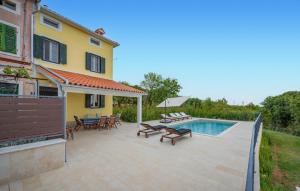 Cozy Home In Koromacno