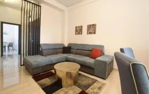 3 Bedroom Gorgeous Apartment In Palermo - Torretta