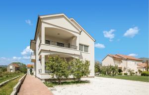 3 Bedroom Amazing Apartment In Opuzen