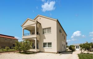 3 Bedroom Amazing Apartment In Opuzen