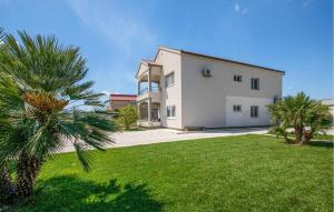 3 Bedroom Amazing Apartment In Opuzen