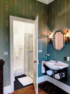 B&B / Chambres d'hotes VALLEE 1900 : Chambre Lit King-Size - Vue sur Jardin