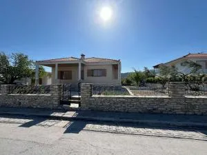 Rustic and Spacious House - Mytilinioí
