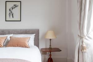 Chestnut Blossom - 1 Bedroom in Kensington