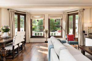 A Chelsea Retreat - 2 Bedroom with Garden and Parking