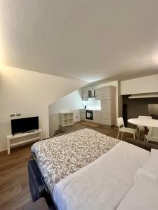 Central Side Apartment