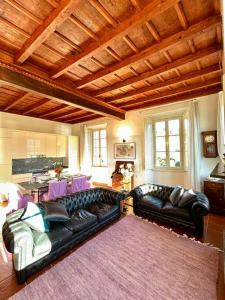 Elegant apartment inside Villa Fontana