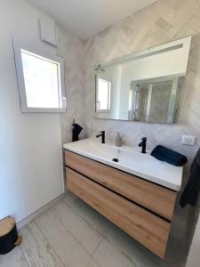 Le Cabanon, pieds dans leau, vue exceptionnelle